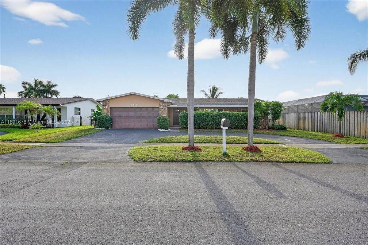 Actual living square footage is bigger, 1, 957 sqft, professionally measured Look no further !