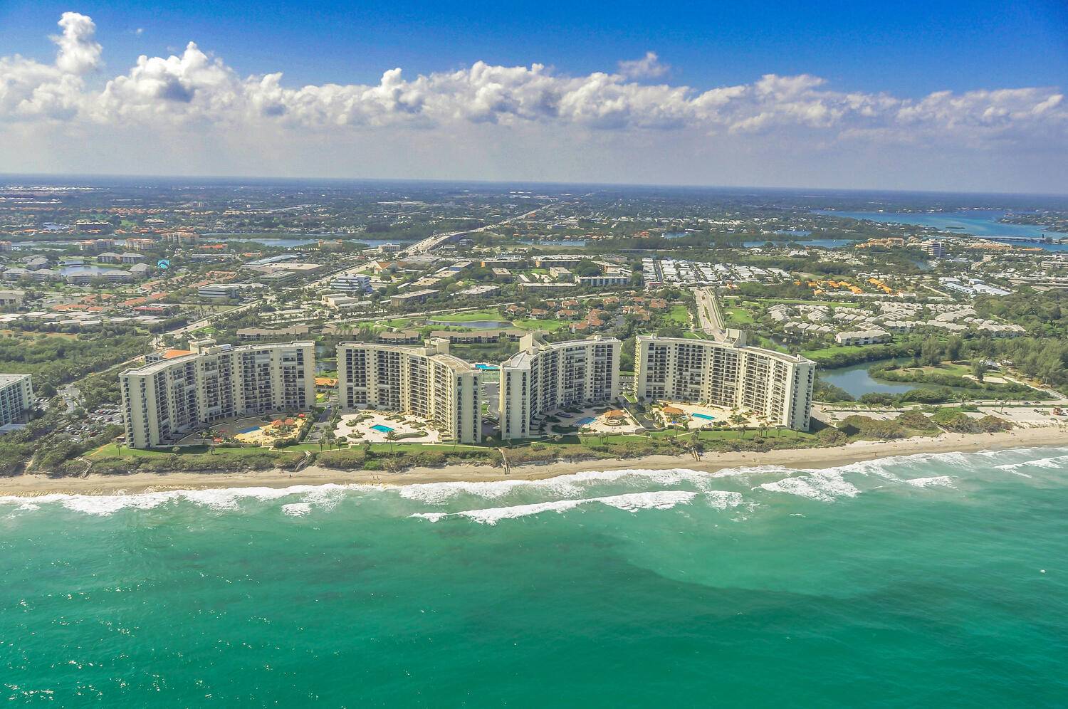 2 bedroom 2 bath oceanfront condo This unit has a well appointed coastal vibe from the moment you enter.