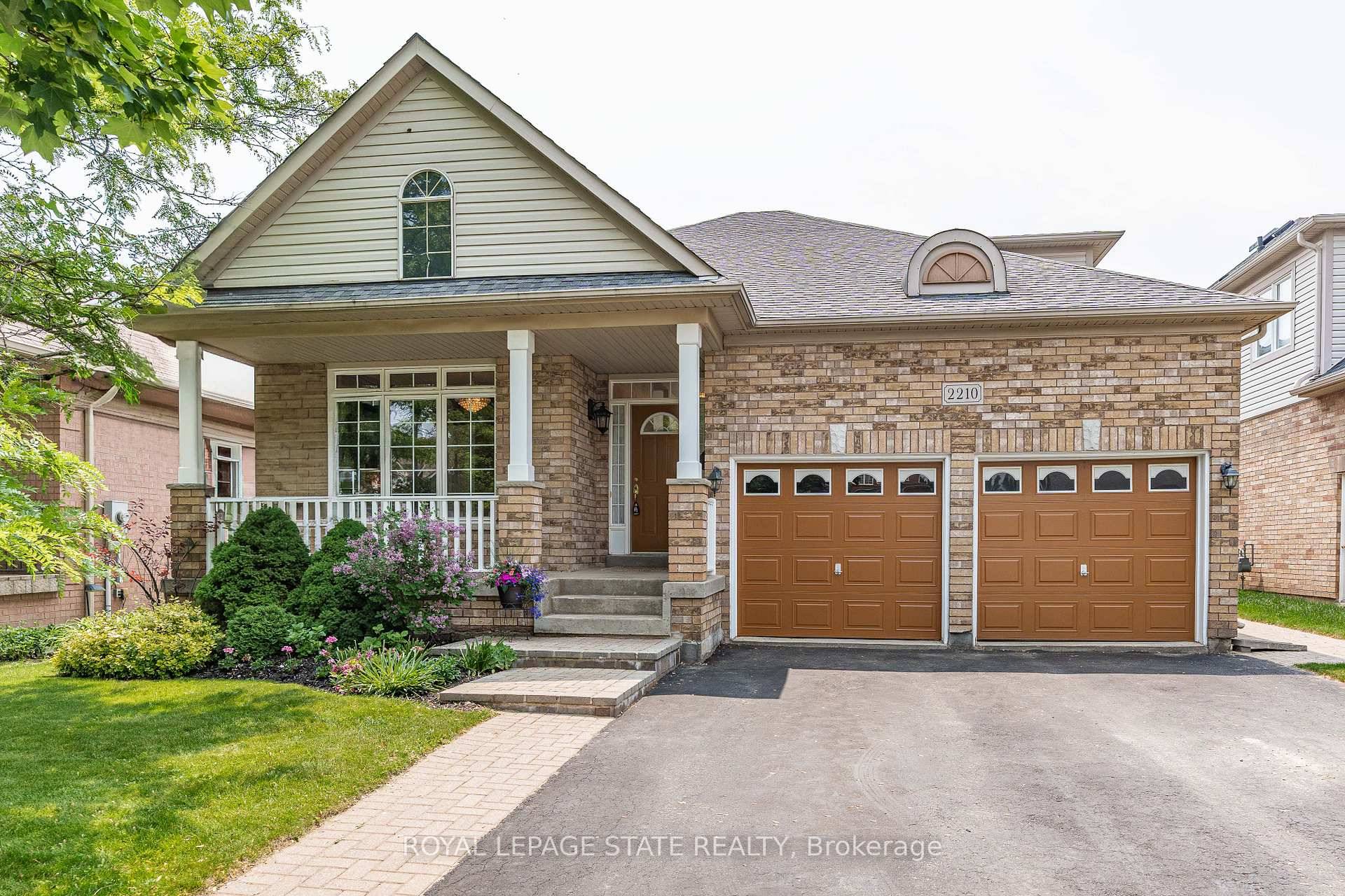 An exceptional, light filled bungaloft in the heart of Millcroft.