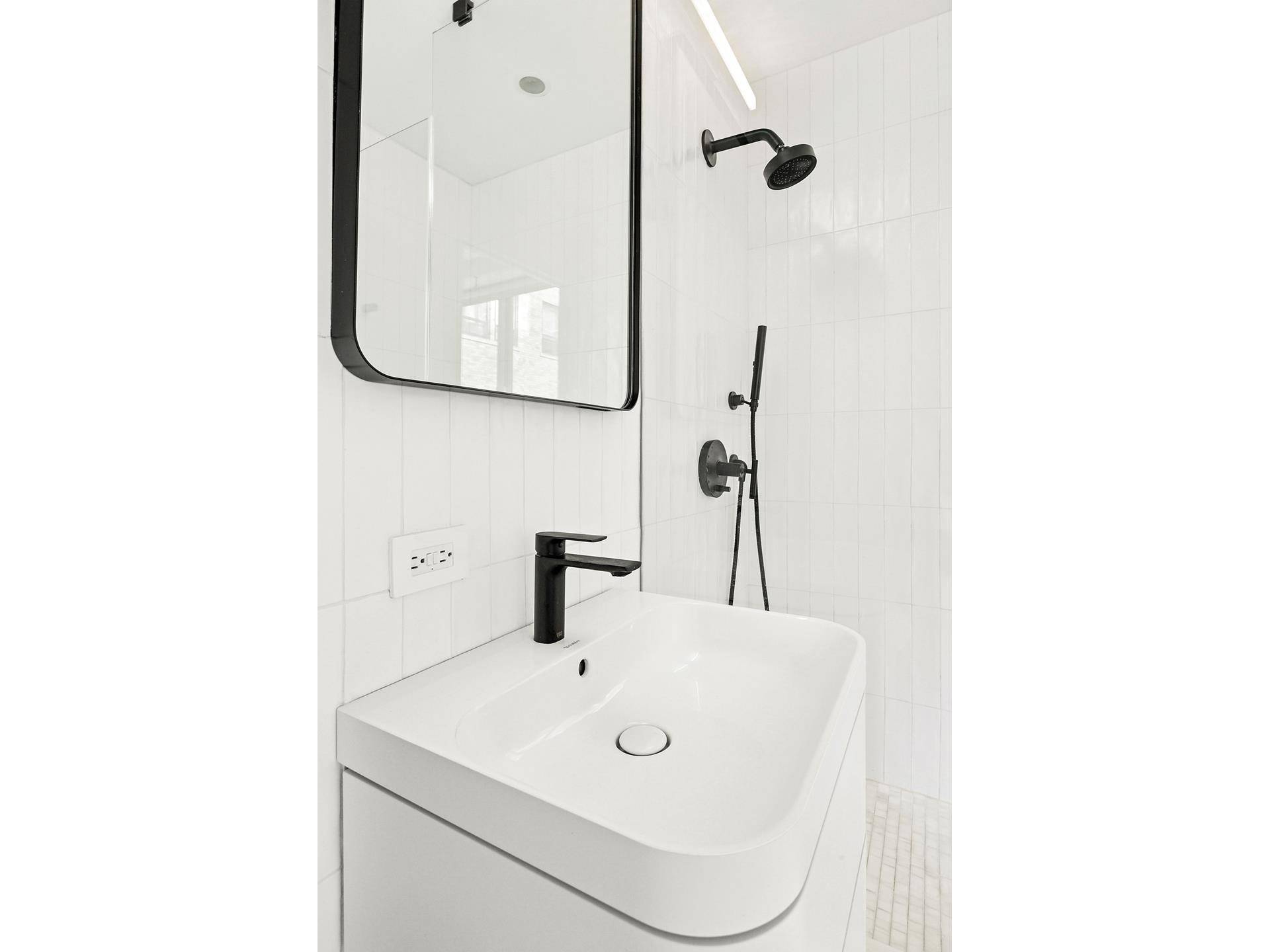 Key Features Open studio flexible one bedroom layout New construction conversion Investor friendly condo Doorman concierge service Fully renovated designer bathroom In unit washer dryer Building rooftop terrace, resident lounge ...