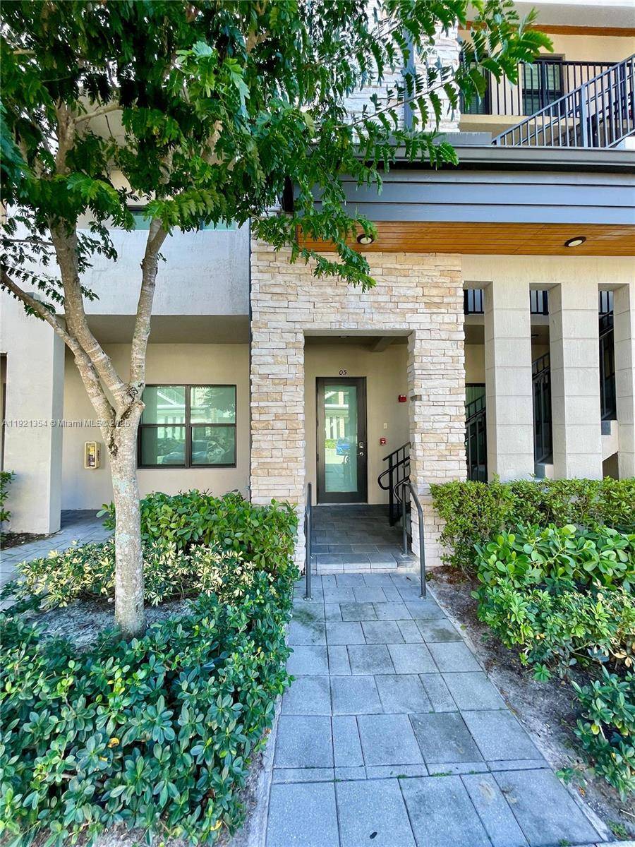 Incredible Price ! ! ! Stunning 1st floor 2 bedroom 2Bathroom condo with patio, located in the heart of Doral.