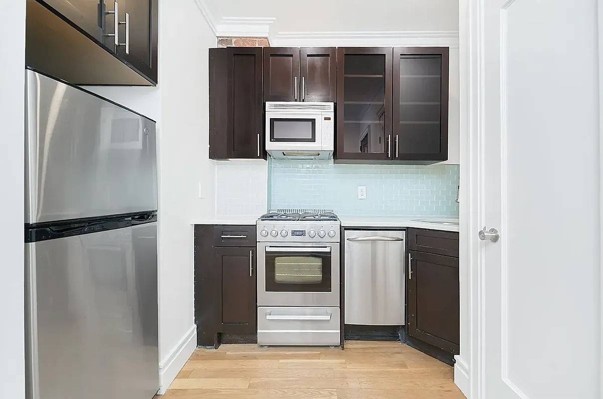 STUNNING 1 BEDROOM APARTMENT IN THE HEART OF NOLITA !