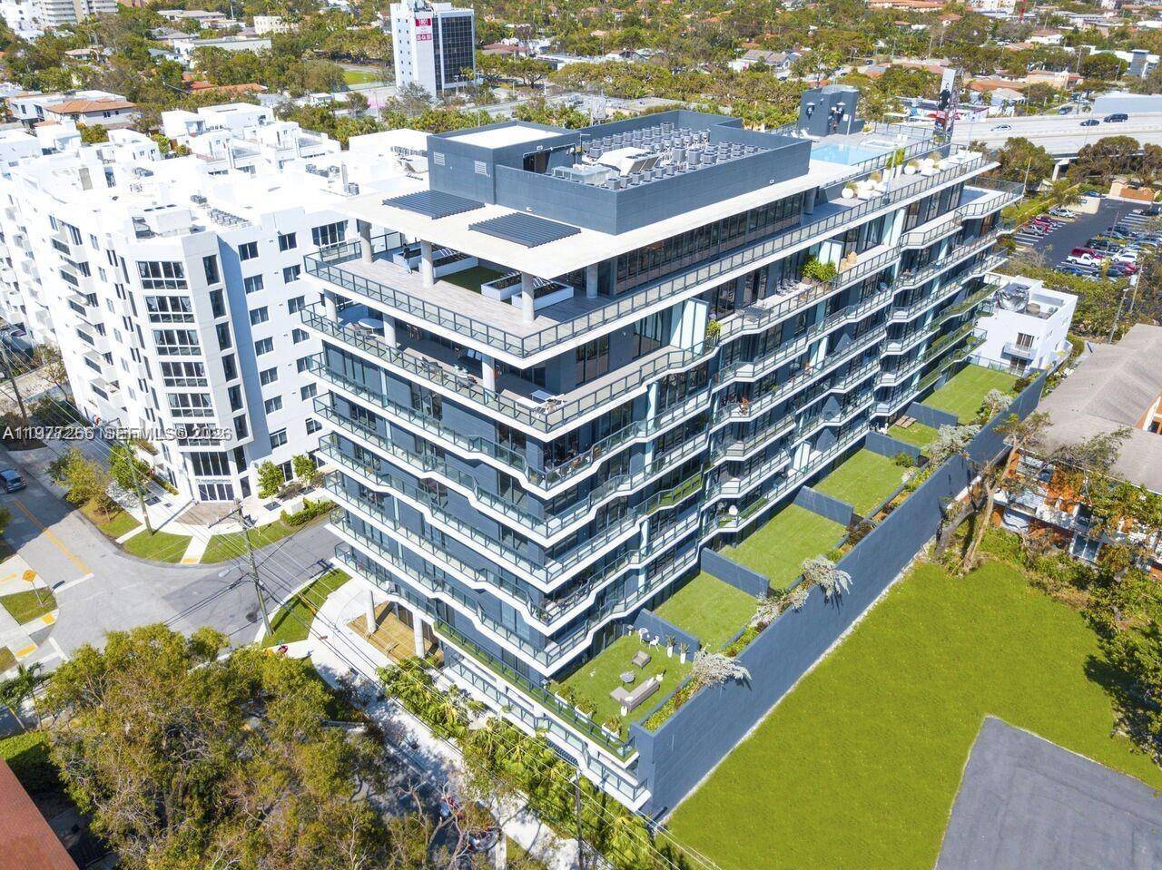 Cassa Brickell is a boutique 80 unit building in the heart of Brickell.