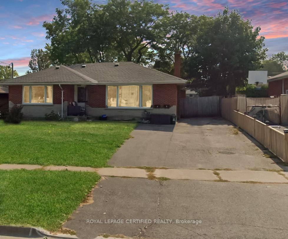 For Lease Upper Level, 789 Regent Dr, Oshawa Eastdale, Bright and well maintained 3 bedroom, 1 bathroom upper level unit in Oshawas sought after Eastdale neighbourhood.