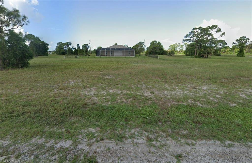 You're going to love this amazing location in NW Cape Coral !