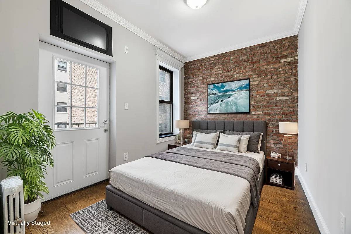 STUNNING 3 BEDROOM 1 BATHROOM WITH 2 PRIVATE BALCONIESAvailable for July 1 move in.
