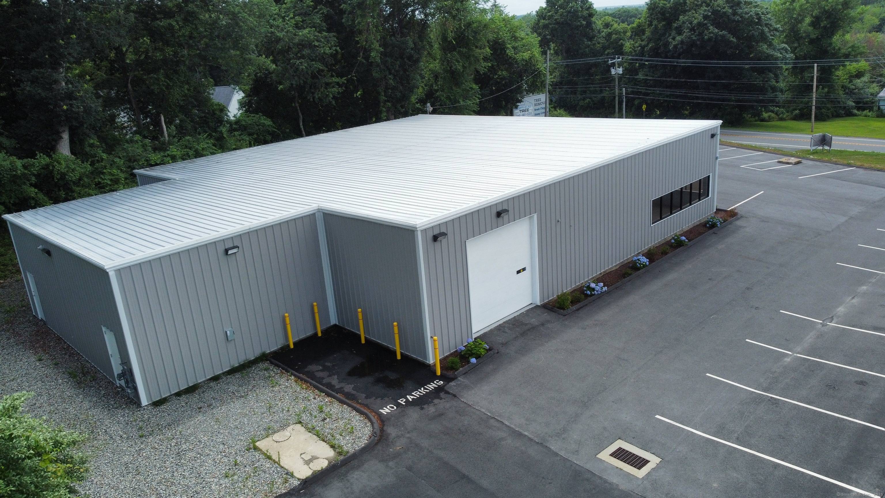 For Sale 982, 143 or Lease 11 SF NNN NNN 1.