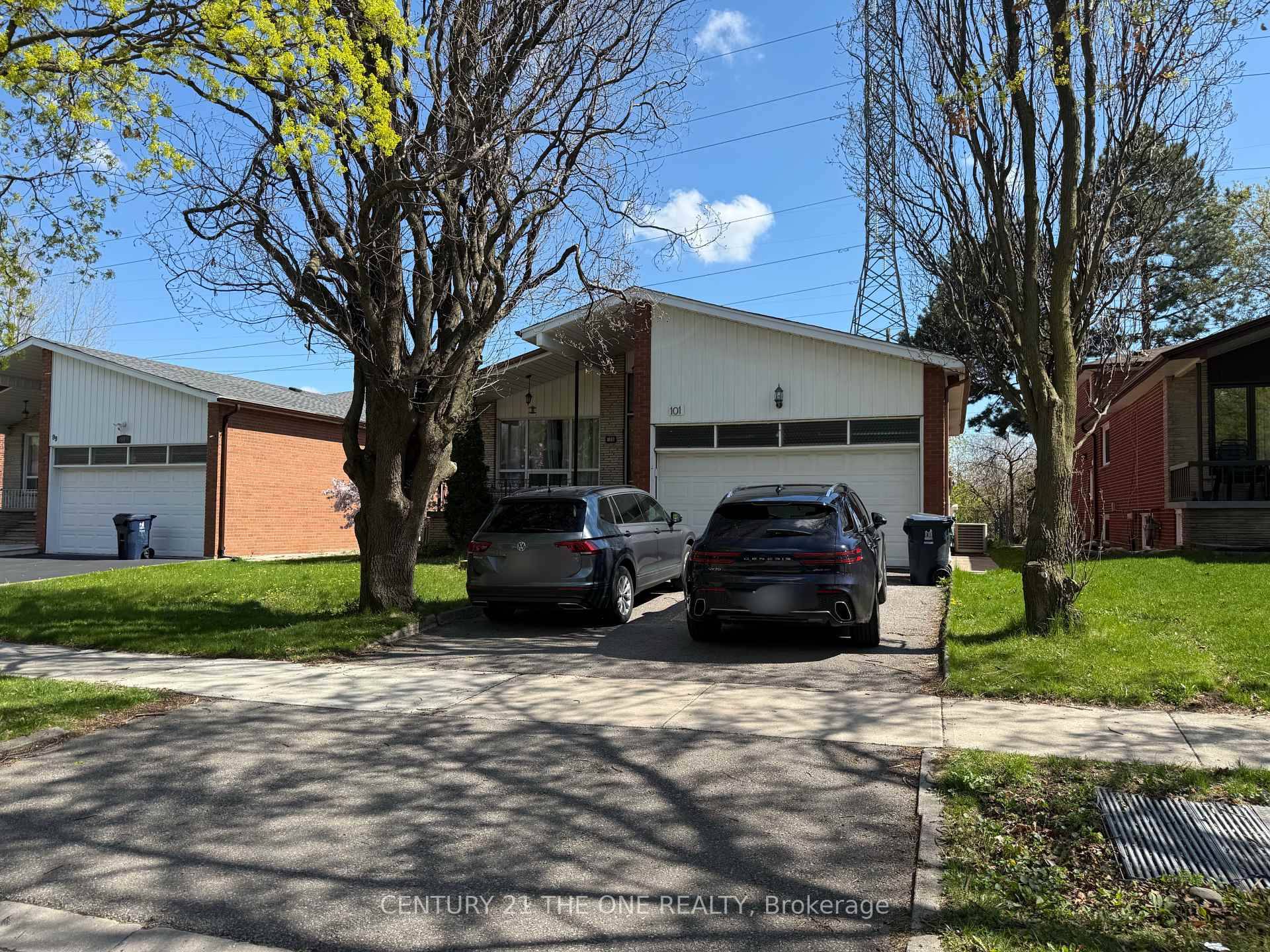 This propertys prime location in the heart of North York offers a wonderful combination of convenience, comfort, and community appeal.
