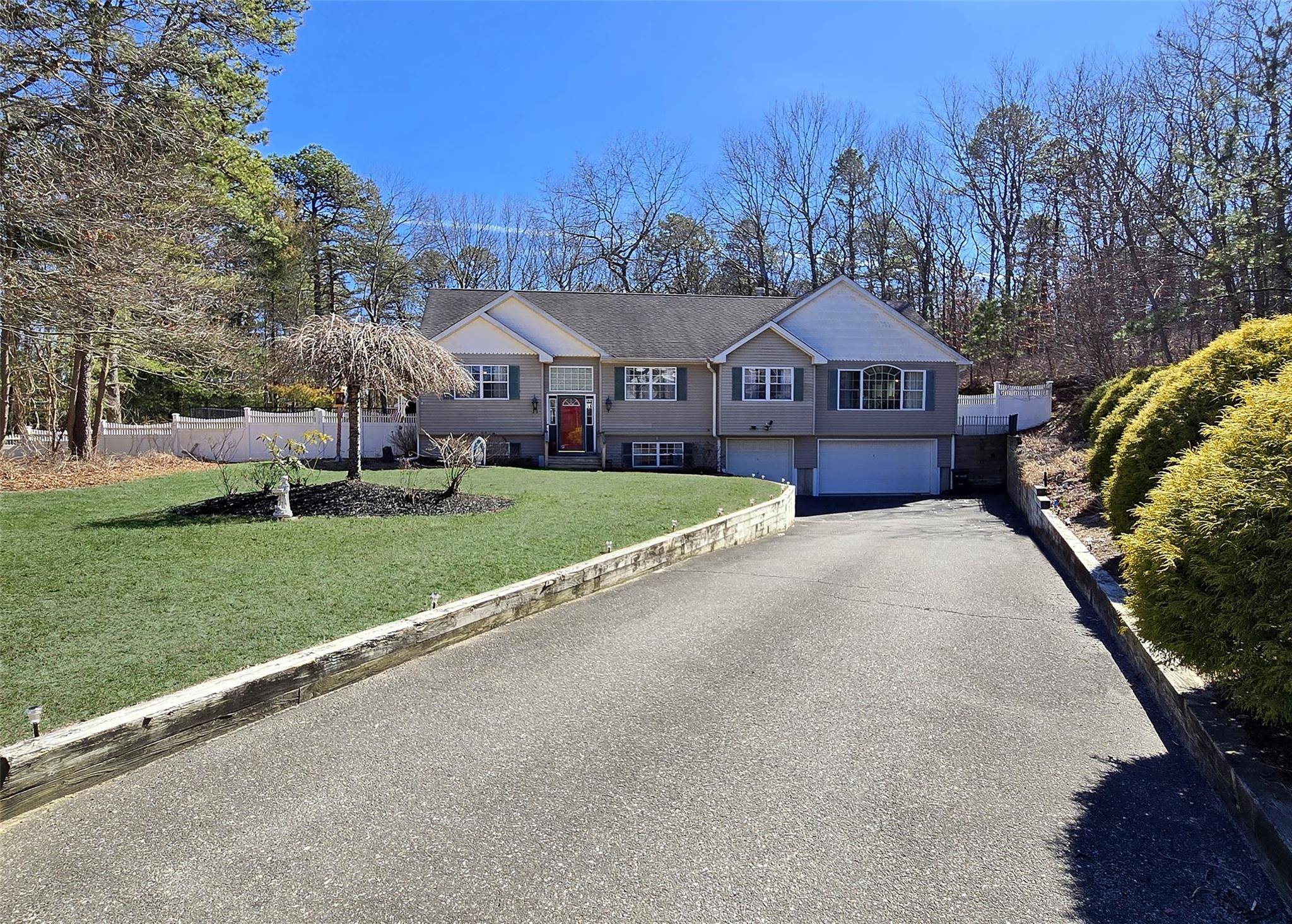 Beautiful Hi Ranch located on a very private 3 4 Acre Park like property in a Cul de Sac.