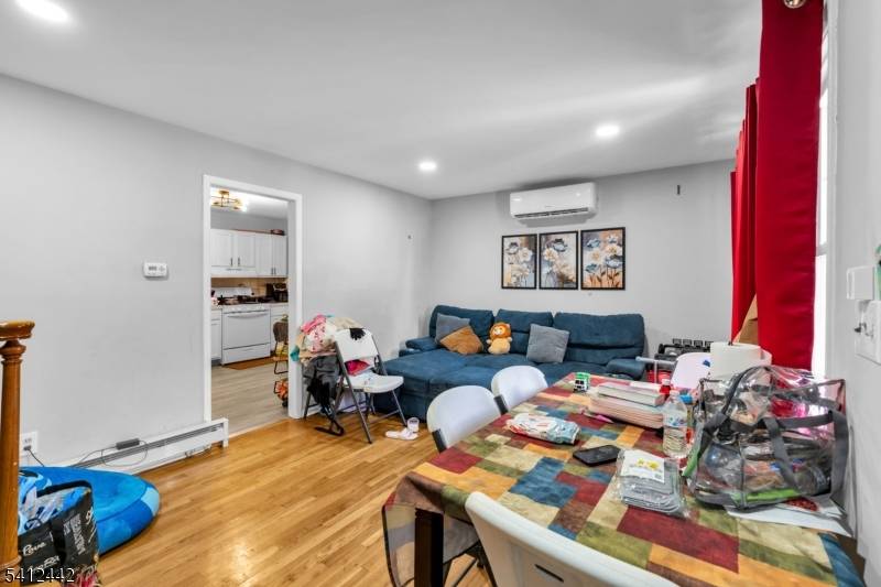 Welcome to your new home, featuring a remarkable mother daughter layout that presents a fantastic opportunity.