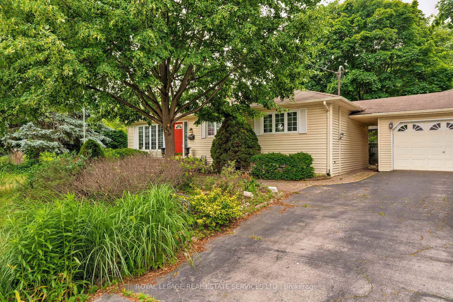 Fabulous opportunity in highly desirable Morrison area of SouthEast Oakville.