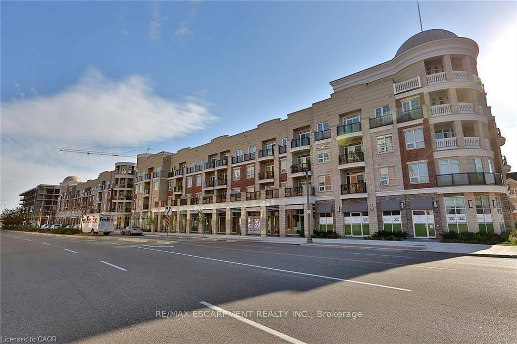 Luxury Condo Living in River Oaks !