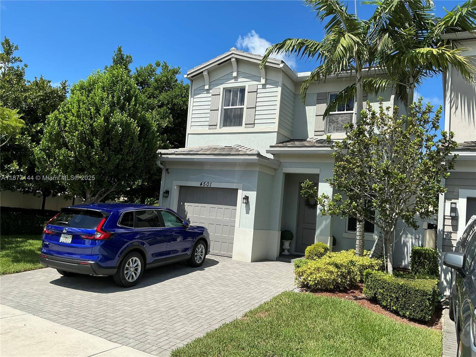 Remarkable kept home in Trails of central parc.