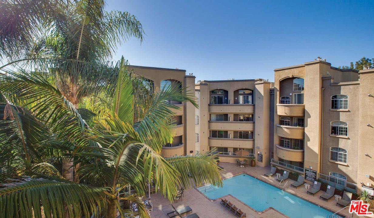 7660 Beverly Blvd 1BR Hancock Park La