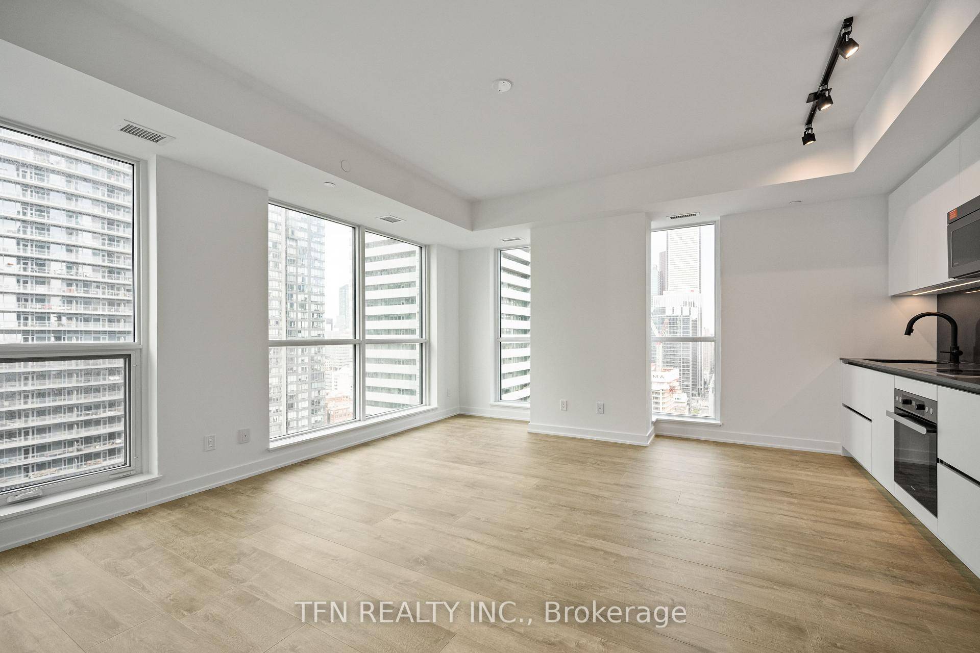 Empire Maverick 1 Bedroom 1 Bathroom 591 sq.