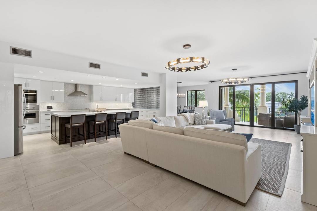 A combination of luxury, waterfront access and convenient urban living.