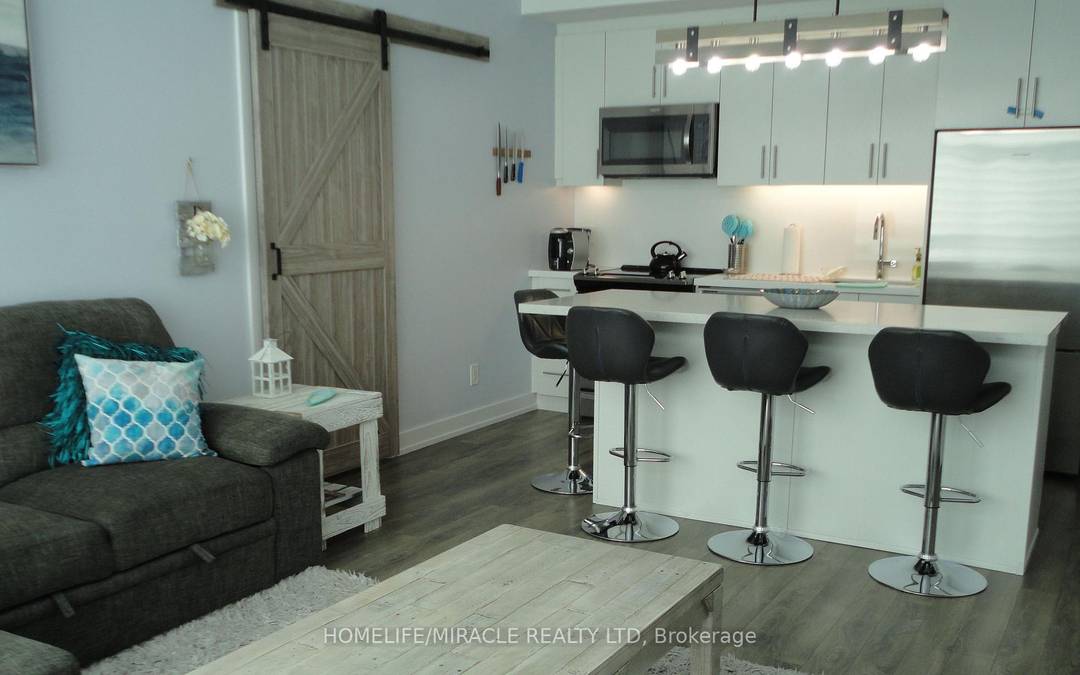 Friday Harbour All Season Resort, Luxurious Penthouse Model For Lease, Open Concept Layout And Views Of The Marina, Spacious 2 Bedroom, 2 Full Baths.