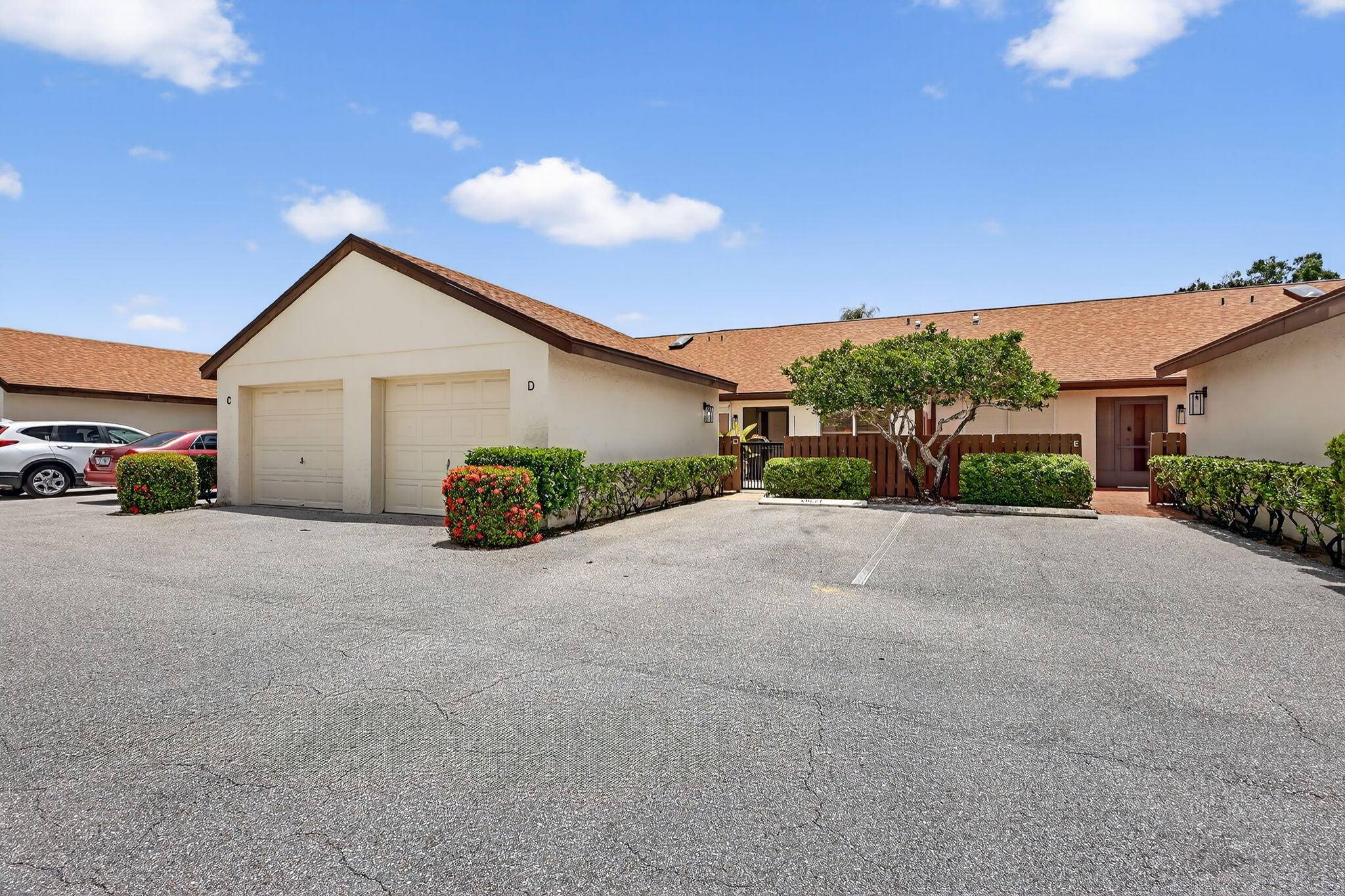 Nicely maintained 2 Bedroom, 2 Bath Villa in the All Ages Community of Pine Ridge in Palm City.
