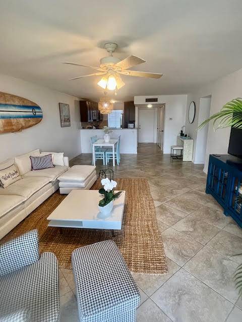 Don't miss This beautifully updated 2 2 penthouse condo centrally located in WPB !