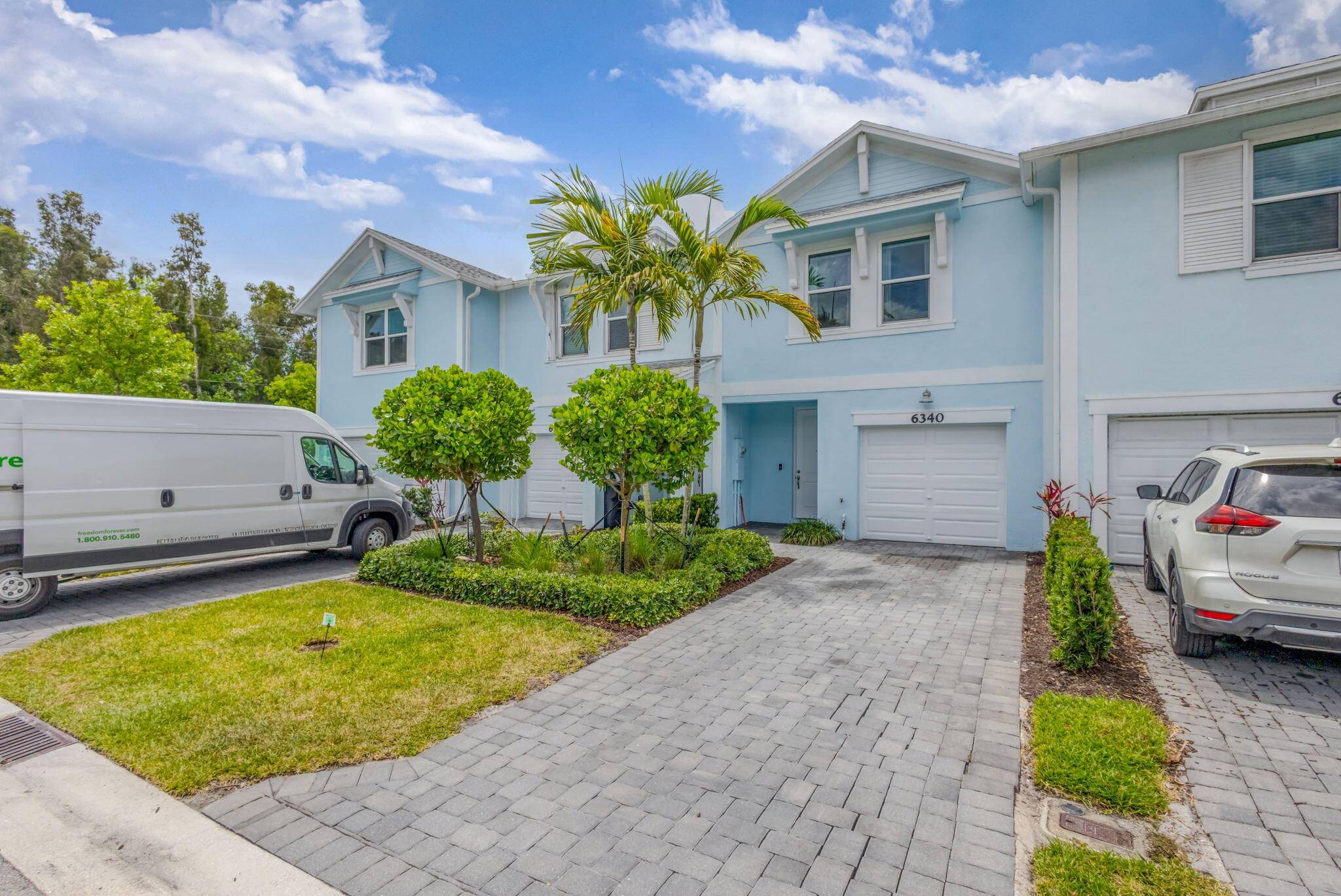 This spacious and stylish well maintained Pompano floorplan townhome offers modern living in the sought after Catalina community.