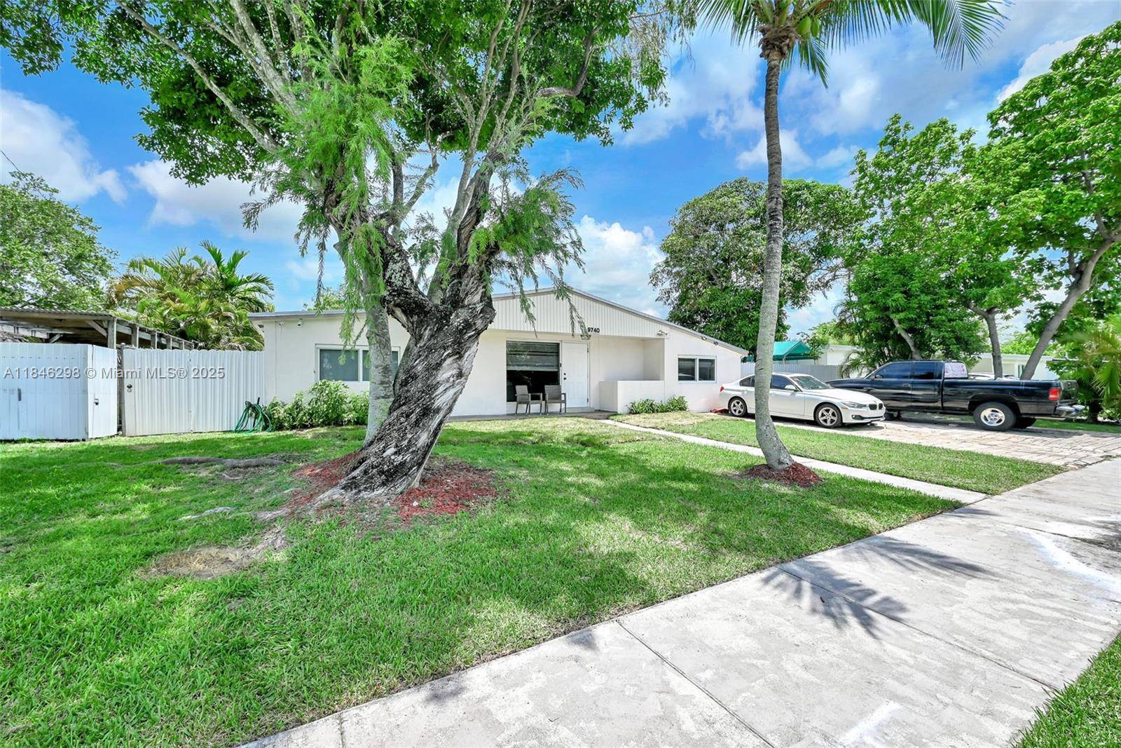 Don t miss this fantastic opportunity to own a beautifully maintained single family home in the heart of Cutler Bay !