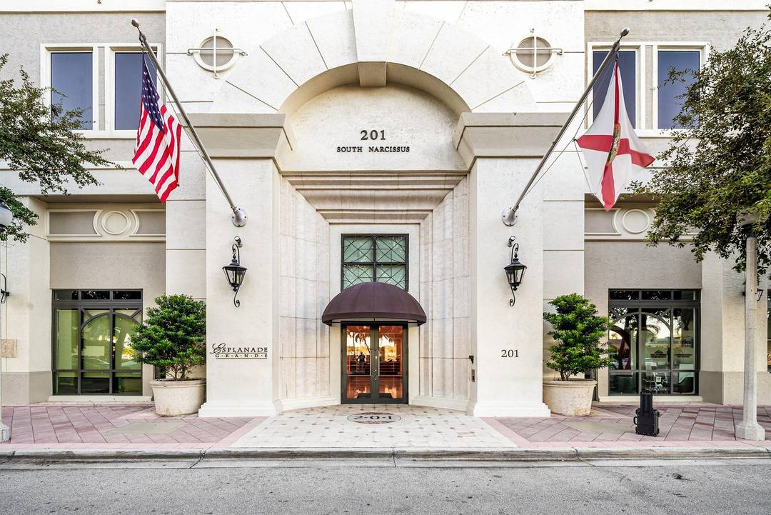 Spectacular 4 BR 4. 5 Ba, 5400 sf home in the sky.