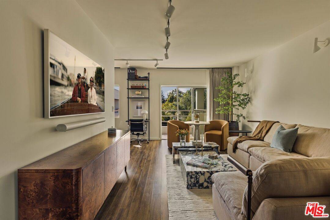 1131 Alta Loma Rd 1BR Sunset Strip La