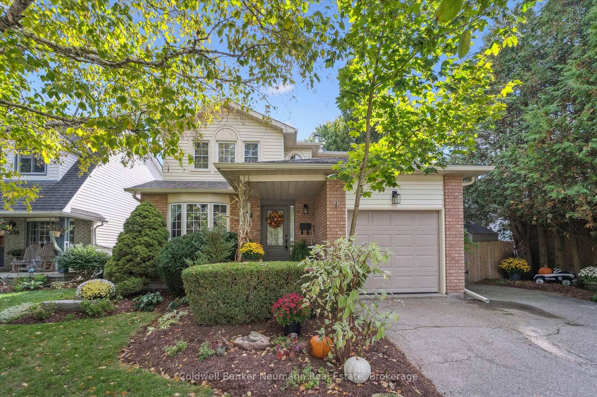 Exceptional Quality Family Home Backing Onto Conservation !