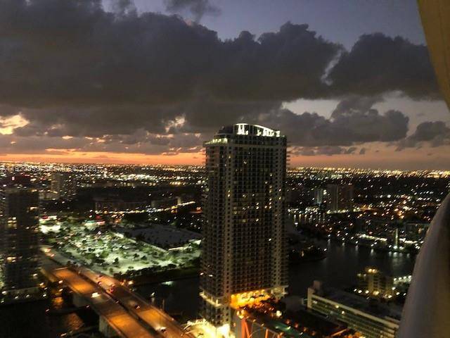 One bedroom plus den Lower Penthouse with modern furniture, professionally decorated.