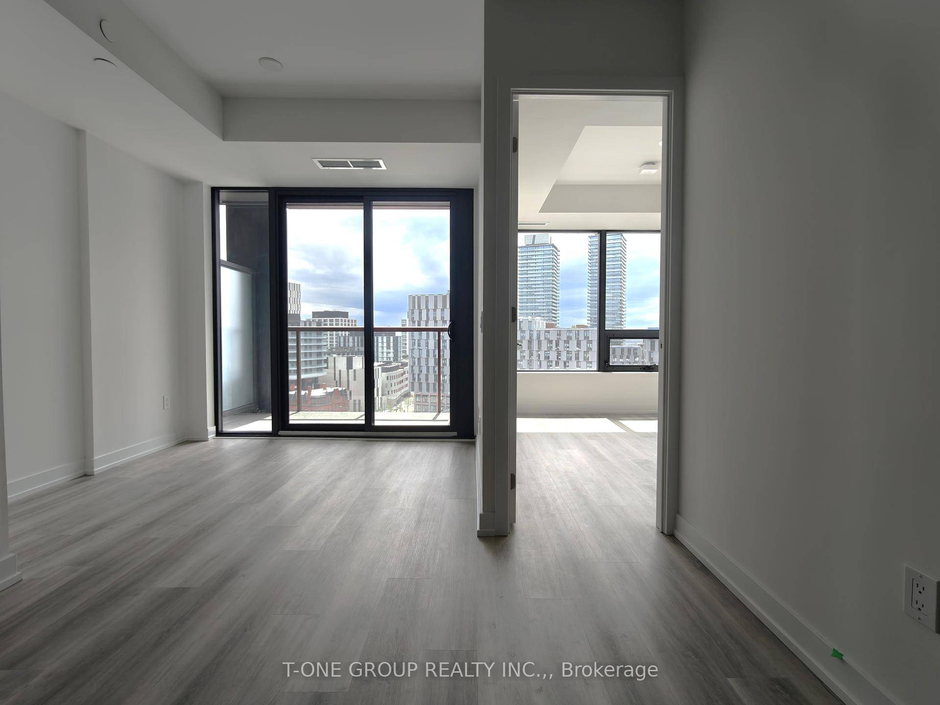 Lower Penthouse Living At 28 Eastern Ave !