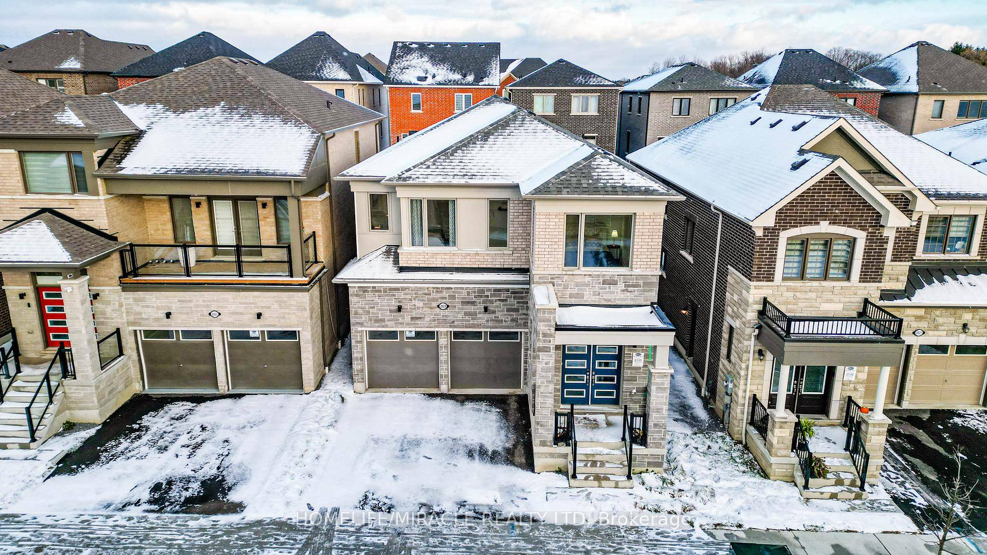 Brand New Luxury 4 Bedroom, 4 Bath Home in a Prime Family Friendly Neighbourhoods Welcome to this stunning, never lived in 4 bedroom, 4 bathroom residence, perfectly situated in one ...