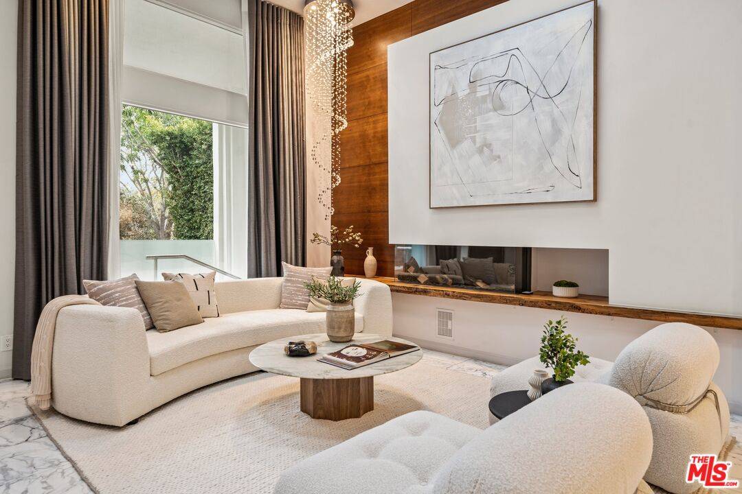 613  N Alpine Dr 7.0 Beverly Hills Post Office | B.H.P.O. LA