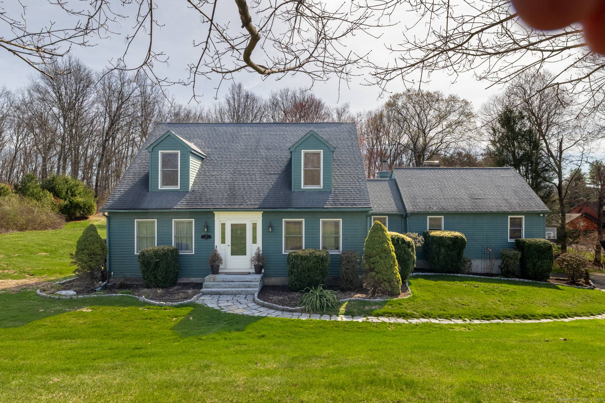 Peace and tranquility. If that is what you are looking for, you will find it here in this expansive cape.