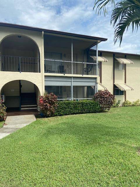 BEAUTIFUL SPOTLESS UPDATED UNIT IN 55 COMMUNITY.