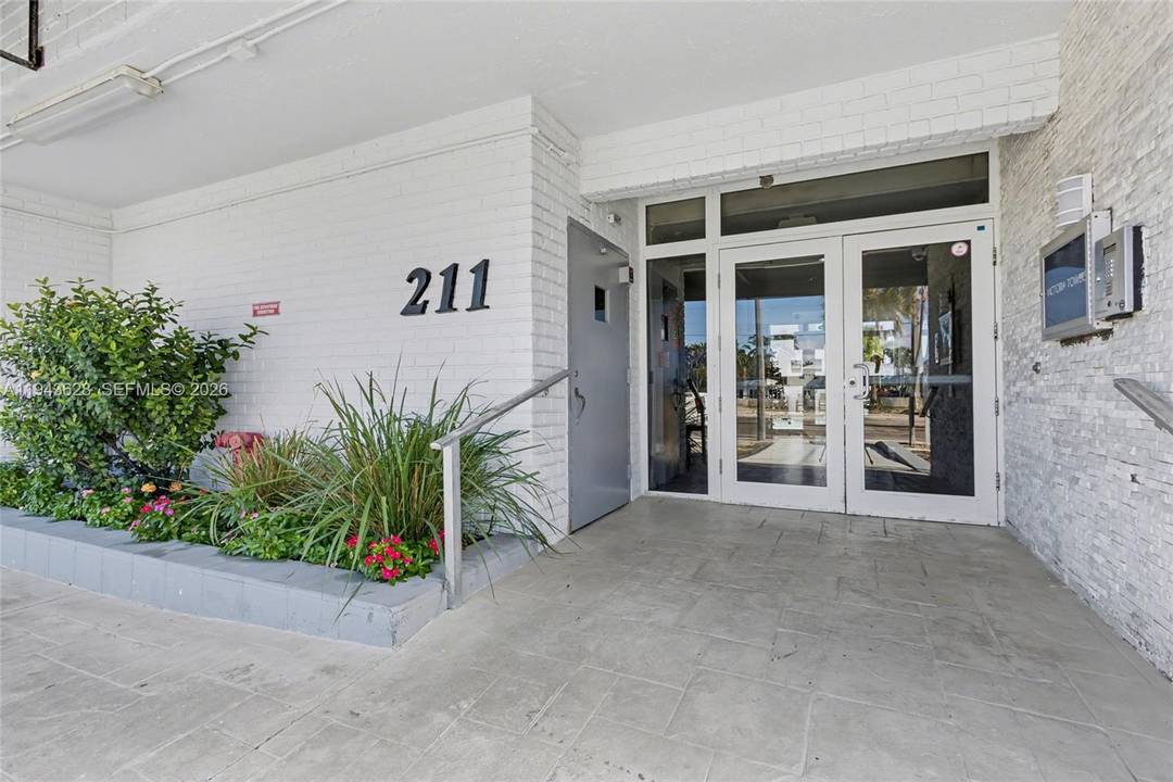 Beautiful 2BR 2BA condo on Hollywood Beach with stunning Intracoastal views and breathtaking sunsets.