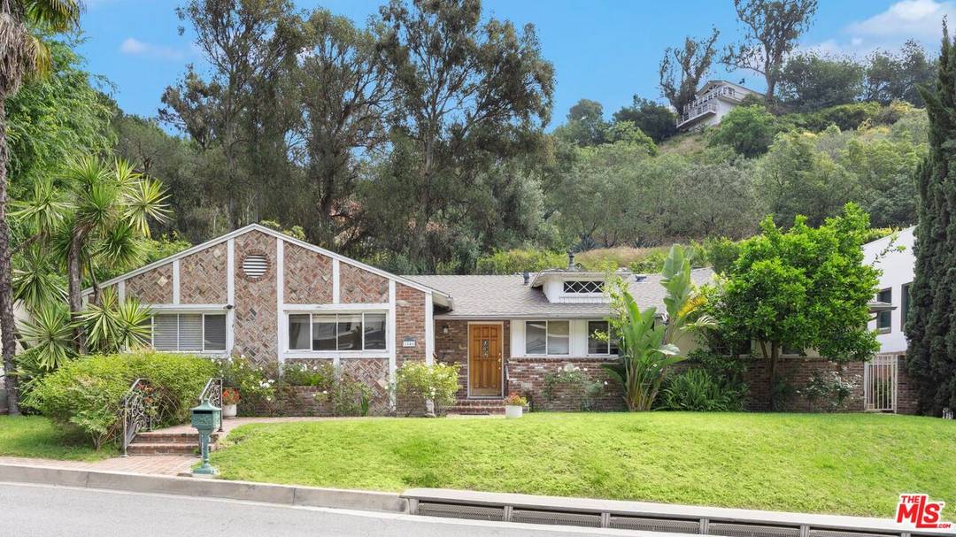1546   San Ysidro Dr 4BR Beverly Hills Post Office | B.H.P.O. La