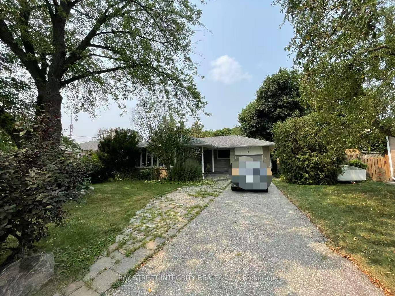 Spacious, well maintained bungalow in a quiet, family friendly neighborhood, steps to Bayview Secondary School.