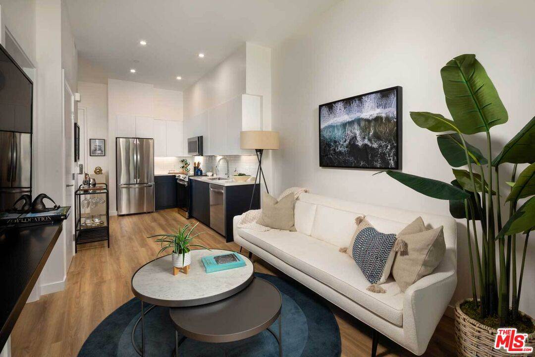 3223   Wilshire Blvd 3BR Santa Monica La