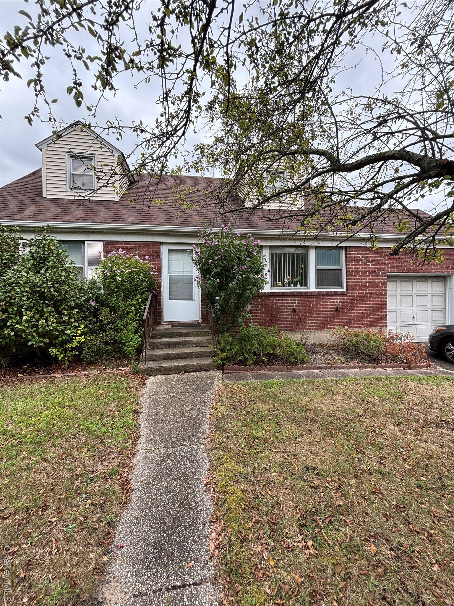 This 4bedroom, 2 bath single family home presents an exceptioanl opportunity in Patchogue.
