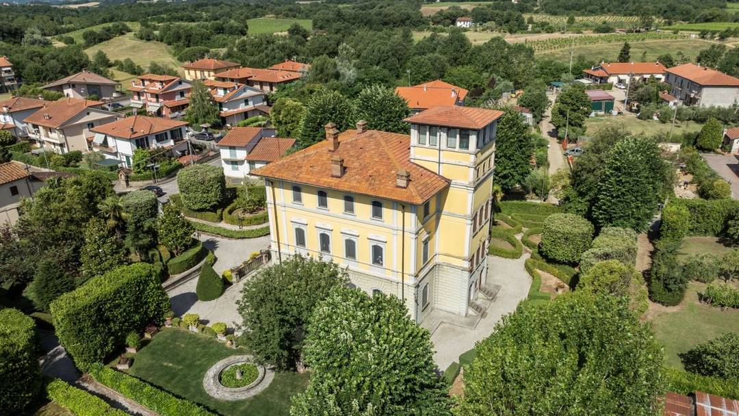 Finely restored 577 sqm historic villa with an Italianate garden, panoramic tower, vineyard and potential for a pool and tennis court