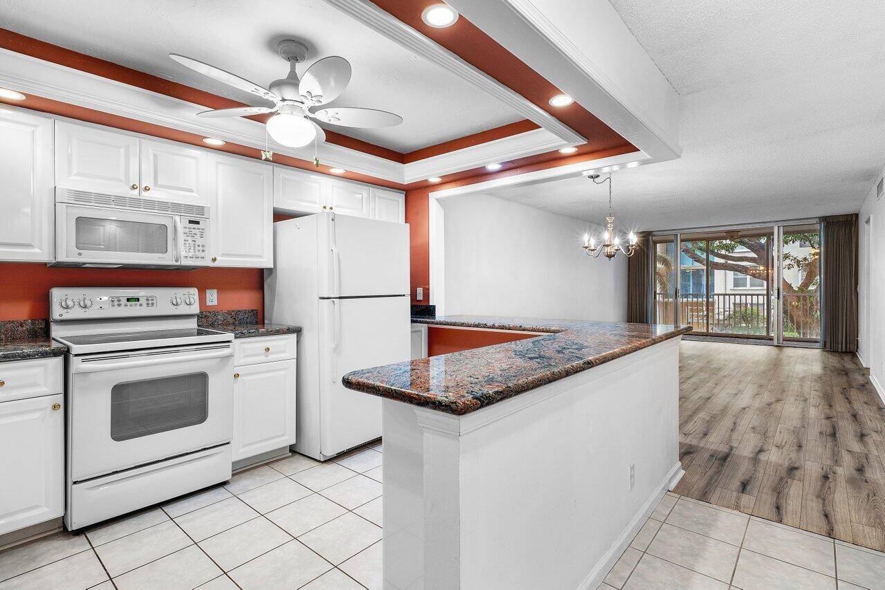 Charming condo in the desirable 55 Seagate Intracoastal community perfect as your full time Florida home or winter retreat.