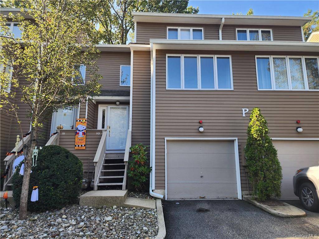 Come check out this beautiful four level townhouse with a one car garage in Clarkstown, freshly painted with new kitchen appliances and upgraded bathrooms, offers a comfortable and modern living ...