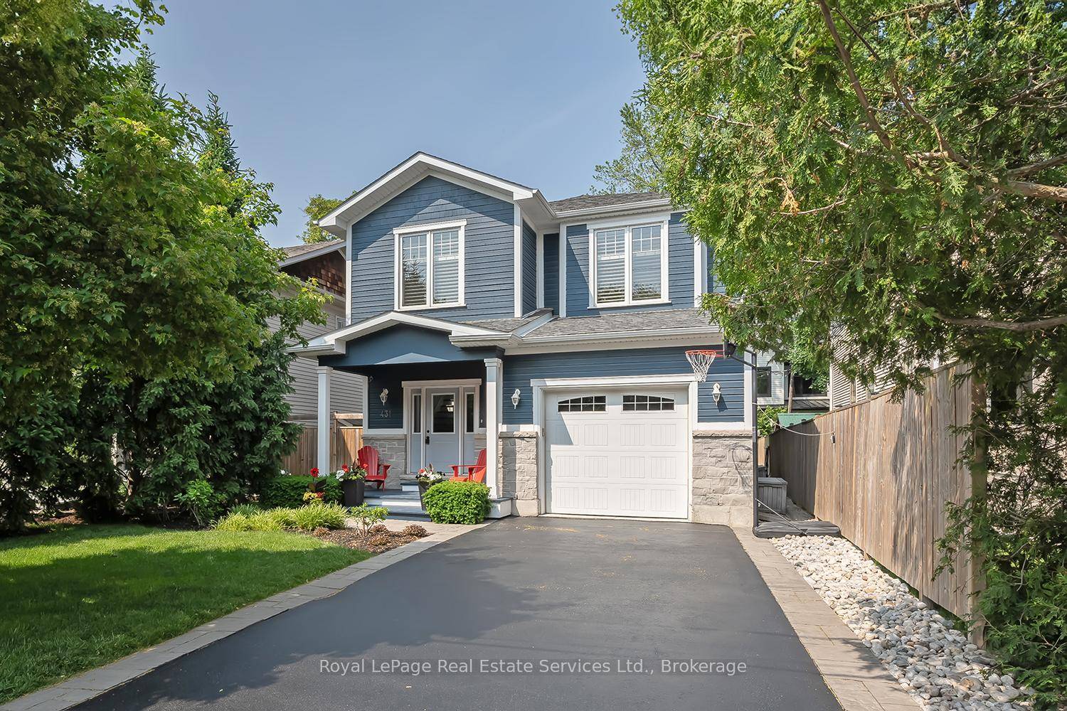 Delightful 2015 custom build over 3000SF total living space in prime location on quiet court in Old Oakville just steps to the GO, Whole Foods.