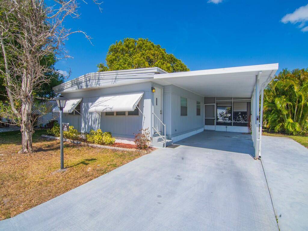 Welcome to 301 NE Opal Drive, a delightful 2 bedroom, 2 bath home nestled in the heart of Pinelake Village.