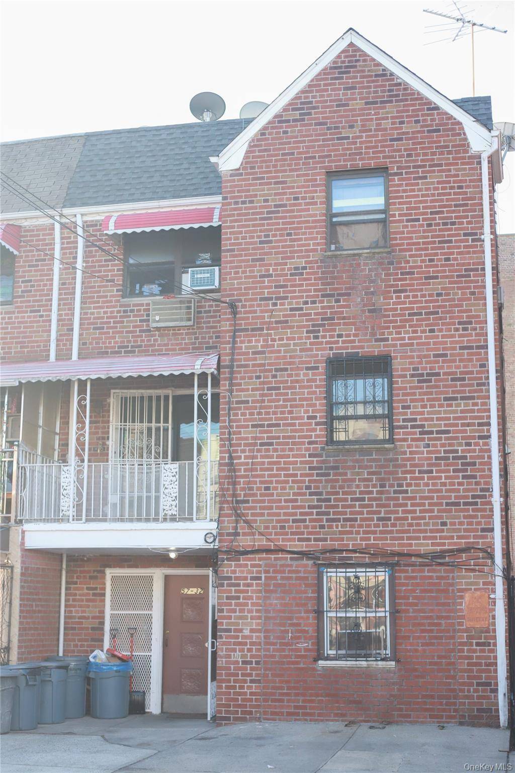 Excellent investment opportunity in Corona, NY.