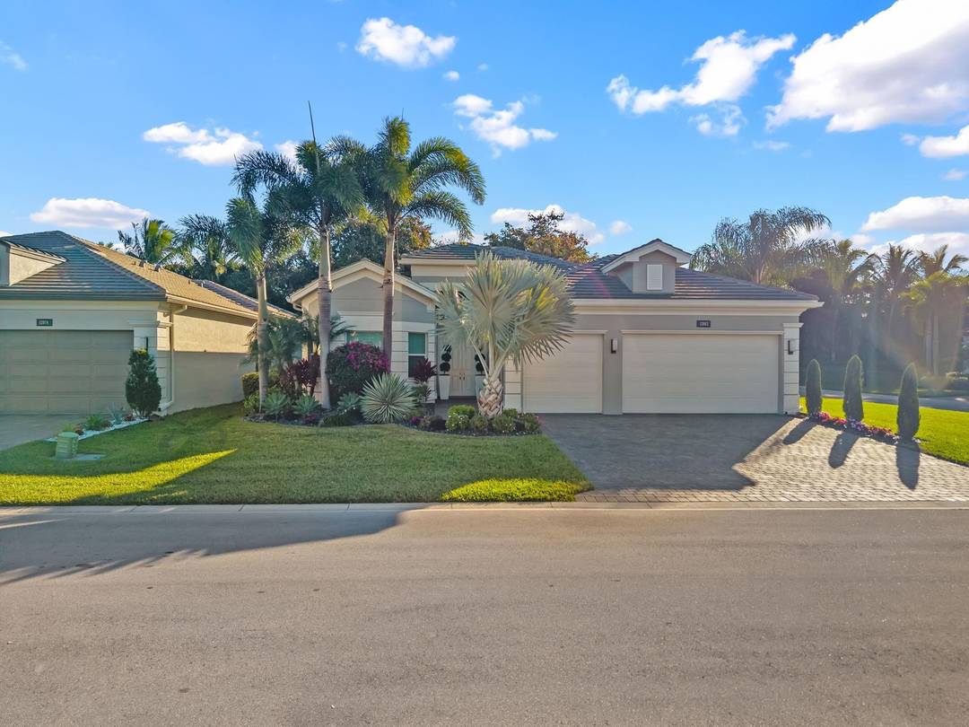 Premium Valencia Bay home on desirable Granite Mountain Pass in Boynton Beach !