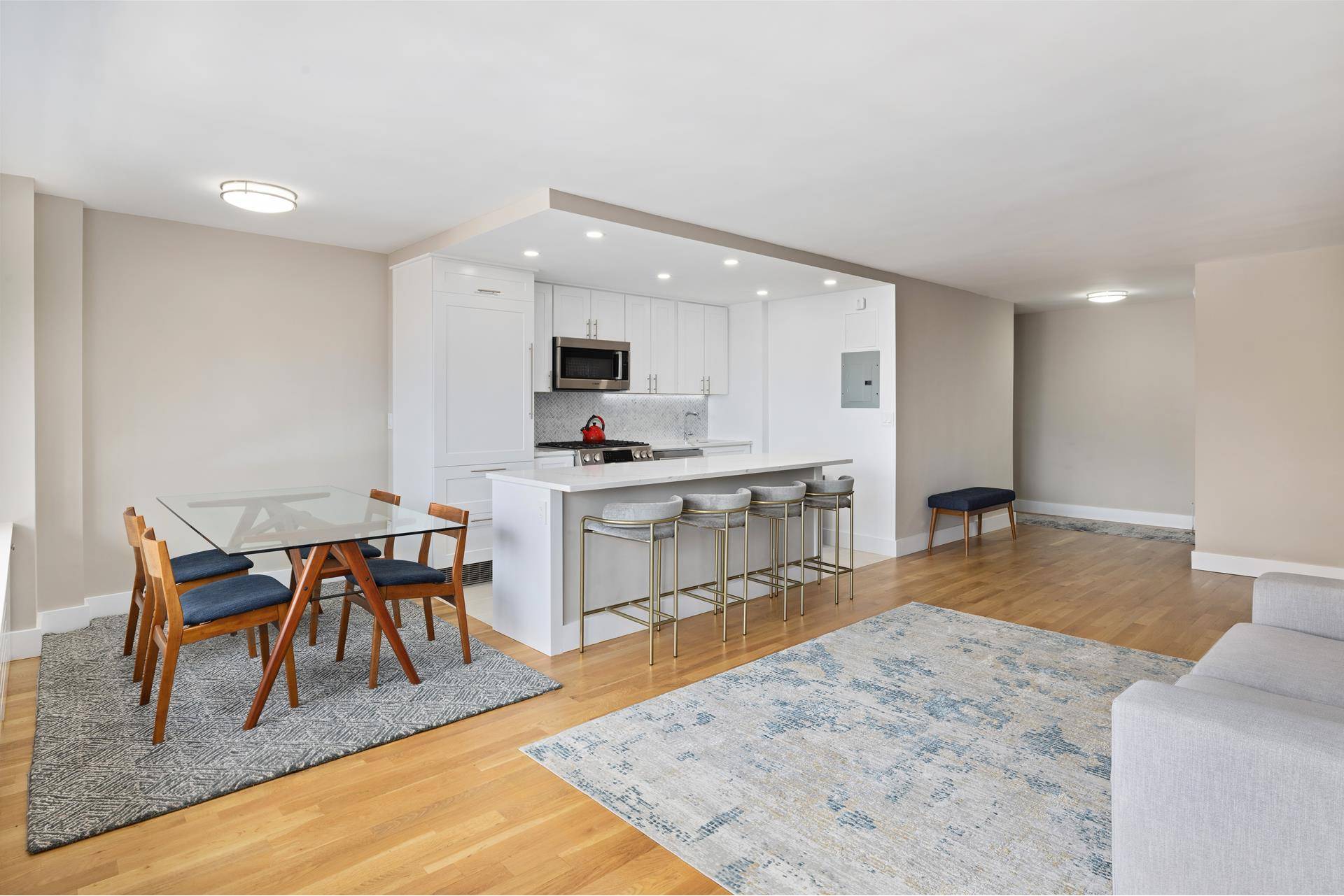 You will love this mint condition One Bedroom Condo with Dining Area, extra large Balcony and Central Park Views !