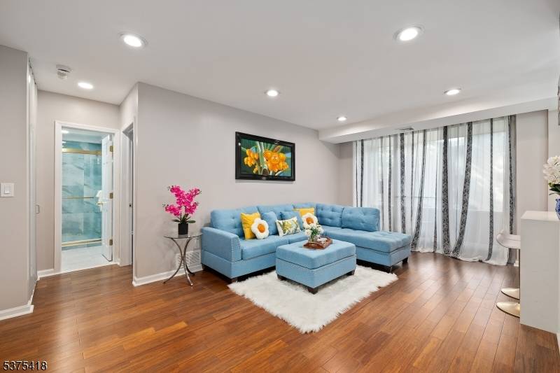 LOCATION AND RENOVATION !