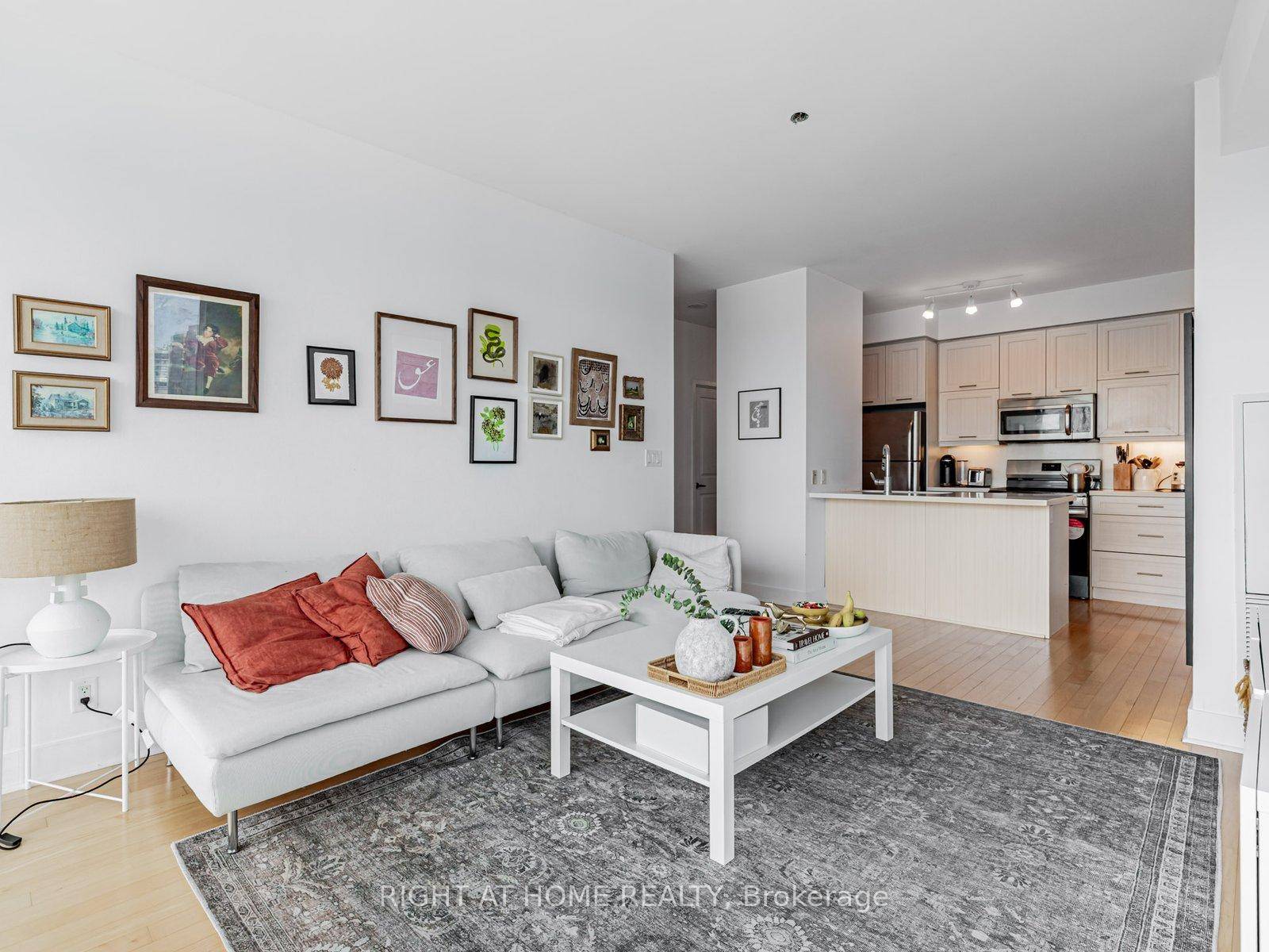 Luxury Boutique Condo. Bright amp ; Beautiful 2 Bedroom, 2 Bathroom Corner Unit with a Panoramic Unobstructed Northeast View.