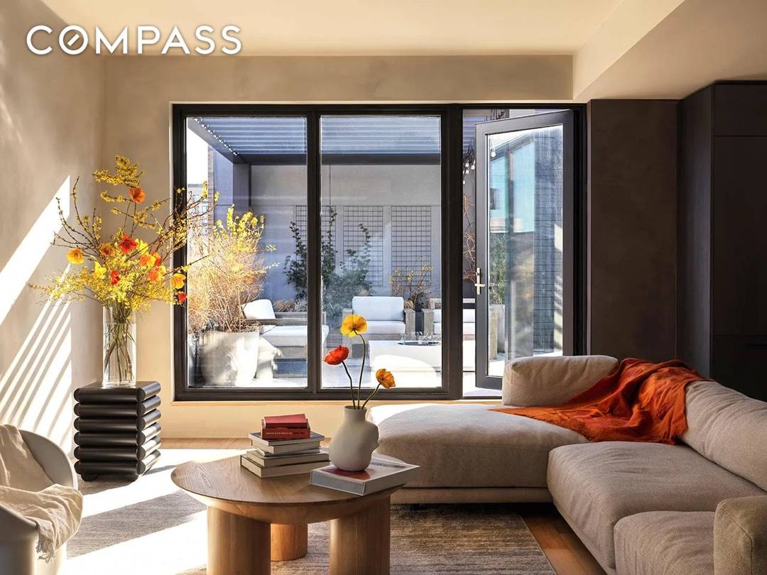 This award nominated full floor penthouse is among Harlem s most architecturally refined residences a complete gut renovation conceived by New York and Paris based design studio Re a.